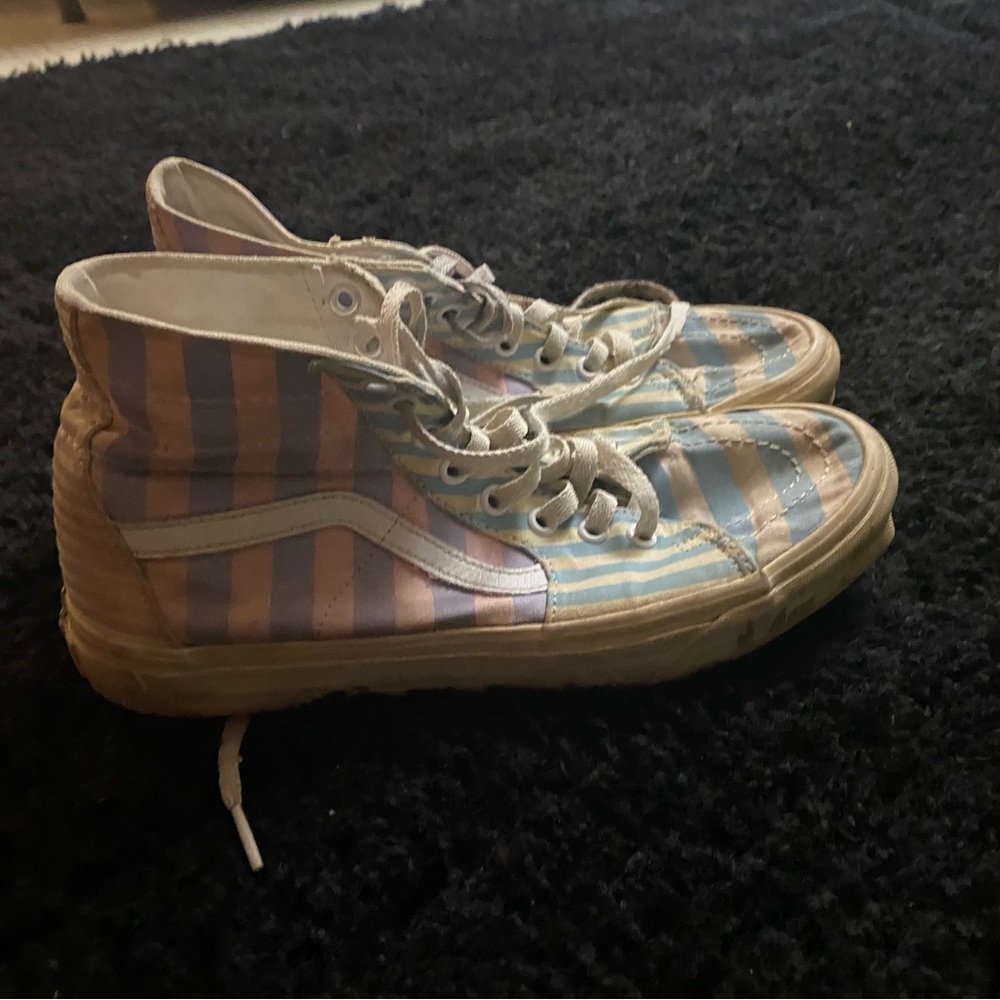 Vans - Picture 2 of 2